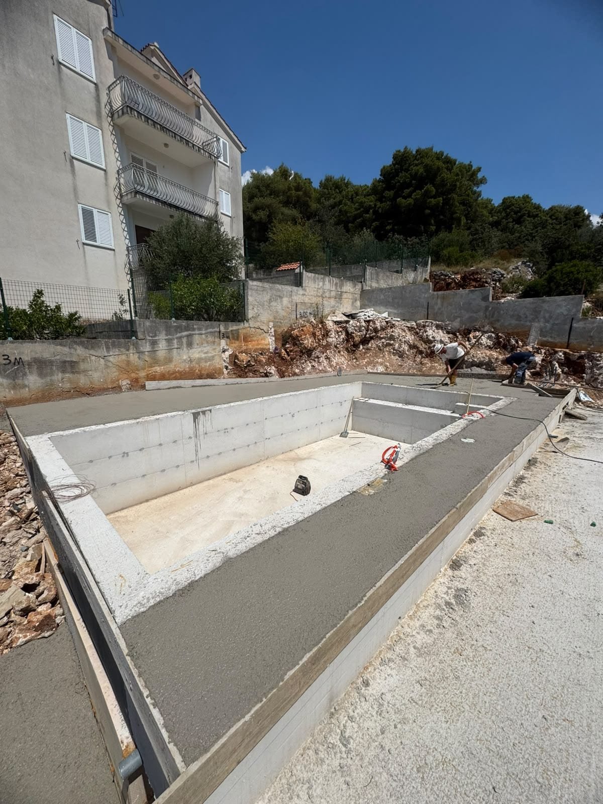 Obiteljska vila Čiovo — pool shell before finishing