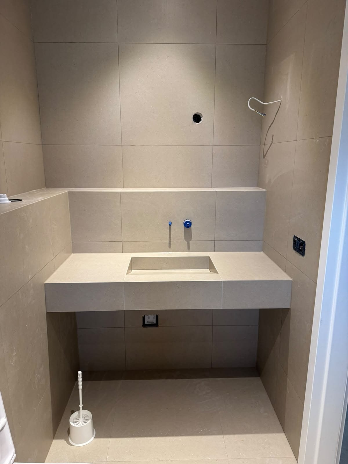 Obiteljska vila Čiovo — bathroom with a built-in basin